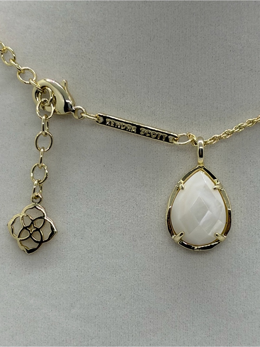 Kendra Scott White Quartz Kiri - Picture 4 of 4